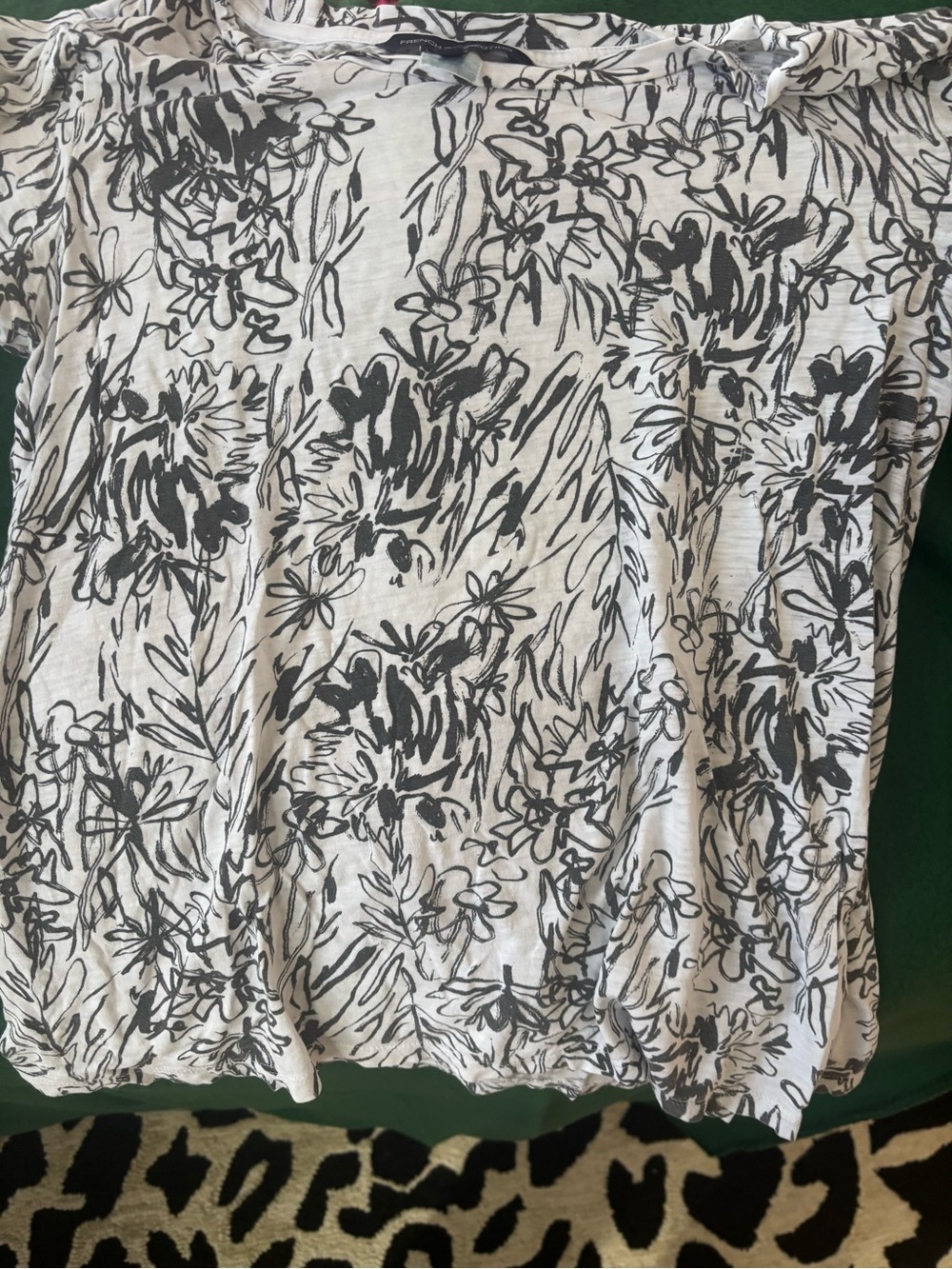 Women's Floral Print Short Sleeve Top - Black on White